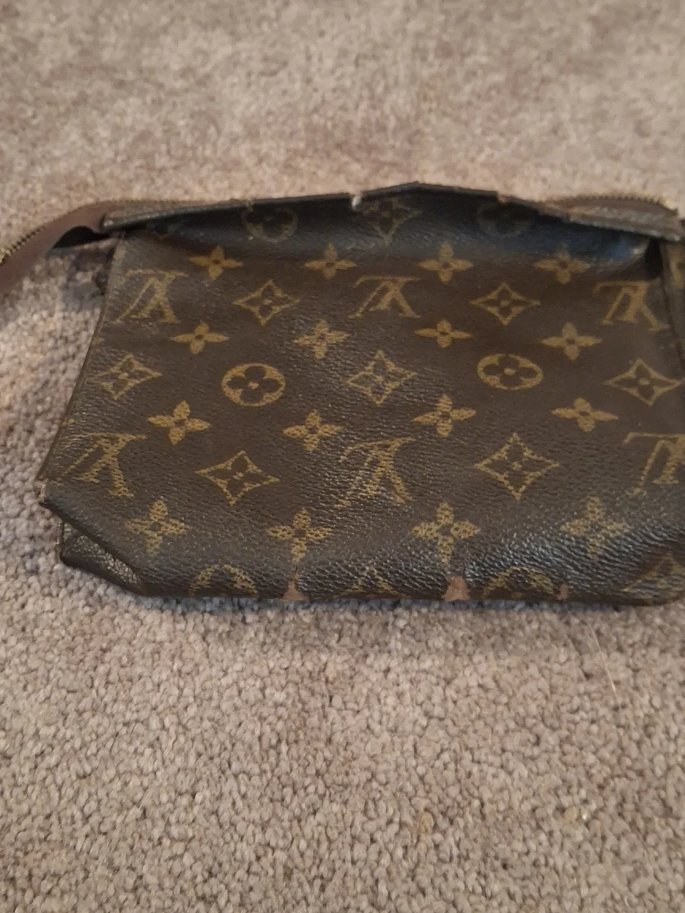Louis Vuitton classic louis